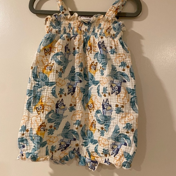 Bluey 2 Piece Baby Girl Romper Set with Hat 18 months - Picture 8 of 12